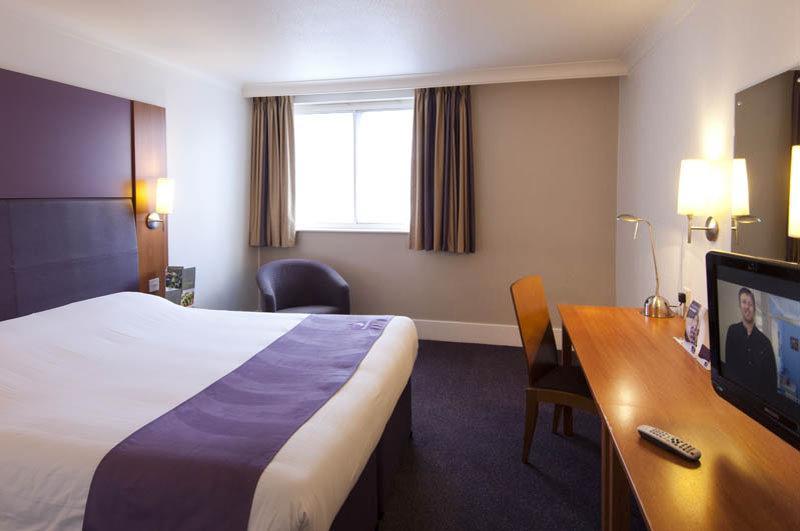 Premier Inn Haydock Park/M6 J23 Warrington Esterno foto